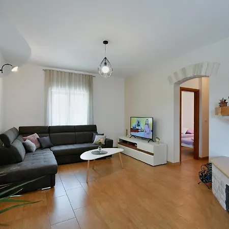 Mit Privatpool Fuer 6 Personen Ca 100 Qm In Galizana, Istrien Istrische Riviera * Galizana
