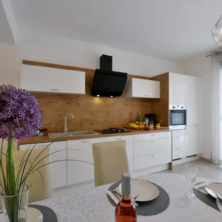 Mit Privatpool Fuer 6 Personen Ca 100 Qm In Galizana, Istrien Istrische Riviera Holiday home *