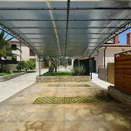 Mit Privatpool Fuer 6 Personen Ca 100 Qm In Galizana, Istrien Istrische Riviera
