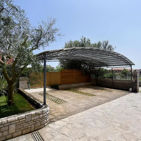 Mit Privatpool Fuer 6 Personen Ca 100 Qm In Galizana, Istrien Istrische Riviera Galizana